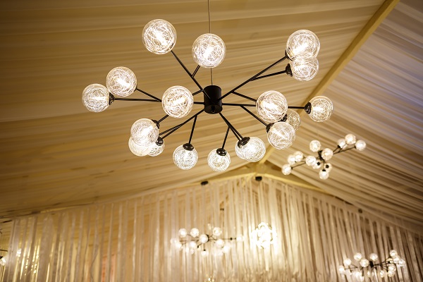 Advantages And Disadvantages Of Minimalist Multi-Head Acrylic Chandeliers